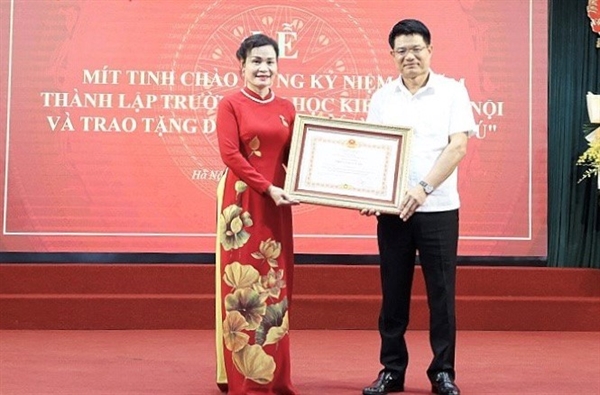 Tấm gương về nghị lực, bản lĩnh, vượt khó; điển hình tiên tiến trong nghiên cứu, học tập theo tấm gương chủ tịch Hồ Chí Minh và cống hiến cho Ngành kiểm sát nhân dân